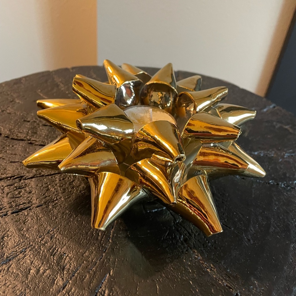 Emily + Meritt Gold Bow Tea Light - Picture 2 of 6
